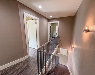301 E Brockett Street - Photo Thumbnail 5