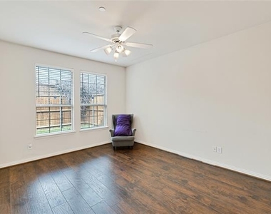 7913 Hannah Street - Photo Thumbnail 8