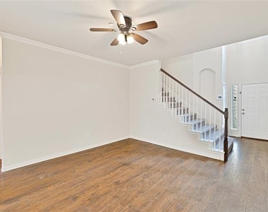 7913 Hannah Street - Photo Thumbnail 2