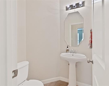 7913 Hannah Street - Photo Thumbnail 12