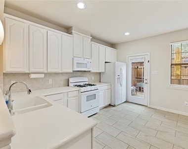 7913 Hannah Street - Photo Thumbnail 6