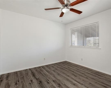 5722 Gaston Avenue - Photo Thumbnail 18