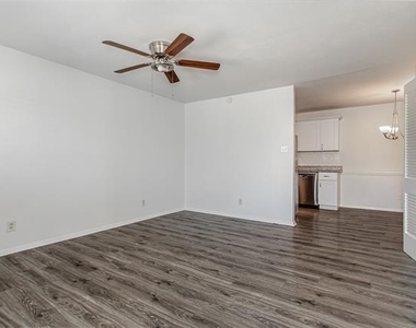 5722 Gaston Avenue - Photo Thumbnail 2