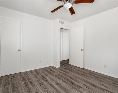 5722 Gaston Avenue - Photo Thumbnail 20