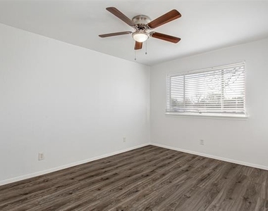 5722 Gaston Avenue - Photo Thumbnail 13