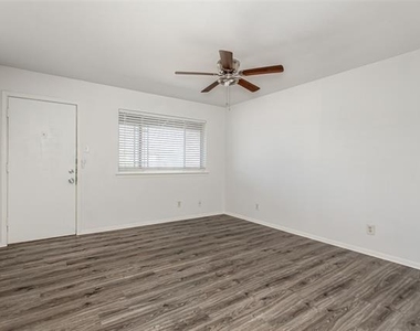 5722 Gaston Avenue - Photo Thumbnail 4
