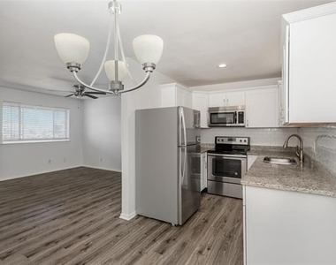 5722 Gaston Avenue - Photo Thumbnail 8