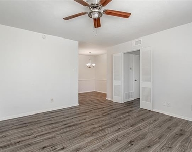 5722 Gaston Avenue - Photo Thumbnail 5