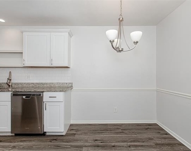 5722 Gaston Avenue - Photo Thumbnail 6