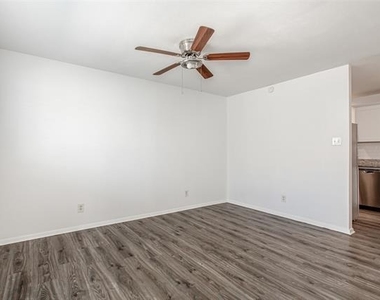 5722 Gaston Avenue - Photo Thumbnail 3