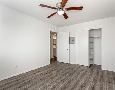 5722 Gaston Avenue - Photo Thumbnail 14