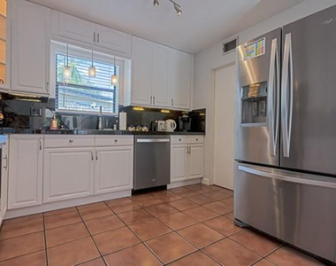 1311 Sw 56th Avenue - Photo Thumbnail 2