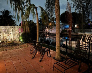 1311 Sw 56th Avenue - Photo Thumbnail 24