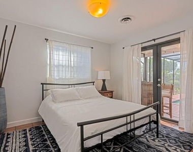 1311 Sw 56th Avenue - Photo Thumbnail 5