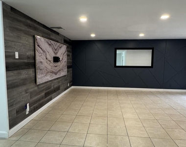 802 Saint Andrews Road - Photo Thumbnail 12