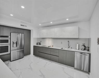 2500 Parkview Drive - Photo Thumbnail 2