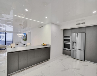 2500 Parkview Drive - Photo Thumbnail 4