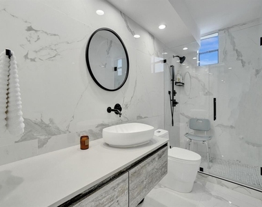 2500 Parkview Drive - Photo Thumbnail 16