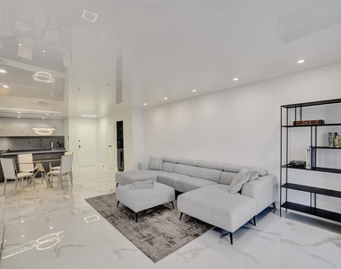 2500 Parkview Drive - Photo Thumbnail 10