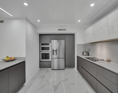 2500 Parkview Drive - Photo Thumbnail 3
