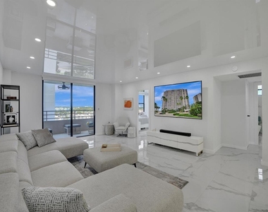 2500 Parkview Drive - Photo Thumbnail 7