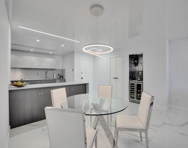 2500 Parkview Drive - Photo Thumbnail 1