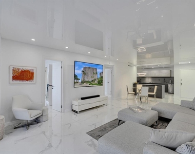 2500 Parkview Drive - Photo Thumbnail 11