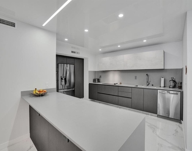 2500 Parkview Drive - Photo Thumbnail 5