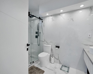2500 Parkview Drive - Photo Thumbnail 32