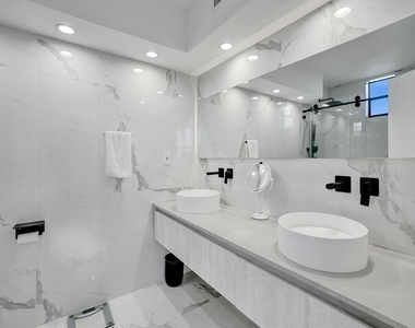 2500 Parkview Drive - Photo Thumbnail 31