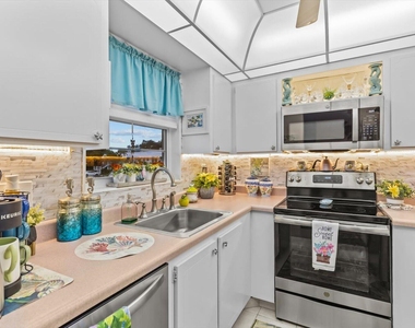 2929 Se Ocean Boulevard - Photo Thumbnail 10