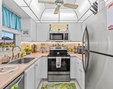2929 Se Ocean Boulevard - Photo Thumbnail 9