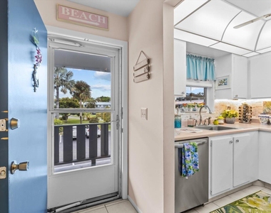 2929 Se Ocean Boulevard - Photo Thumbnail 8