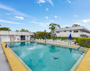 2929 Se Ocean Boulevard - Photo Thumbnail 27
