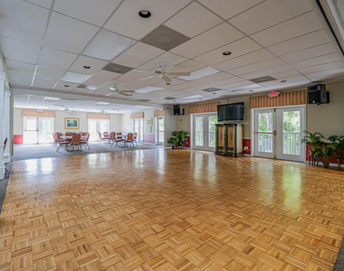 335 Hawthorne Lane - Photo Thumbnail 30