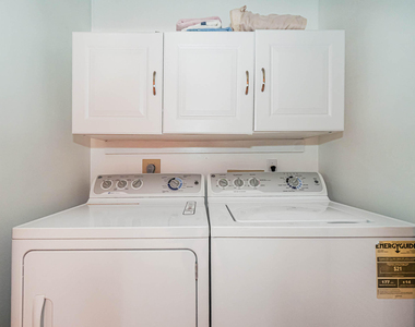 335 Hawthorne Lane - Photo Thumbnail 23