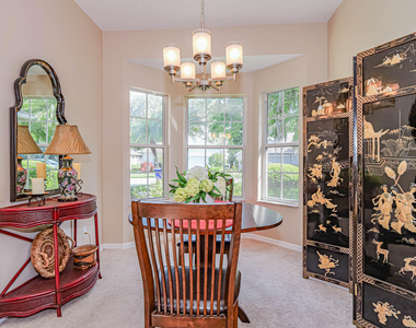 335 Hawthorne Lane - Photo Thumbnail 14