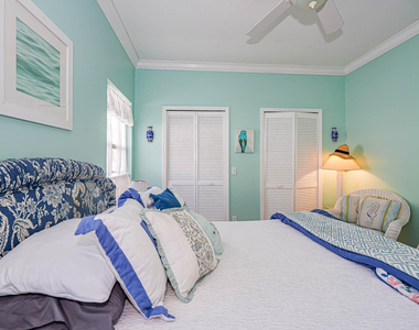 335 Hawthorne Lane - Photo Thumbnail 22