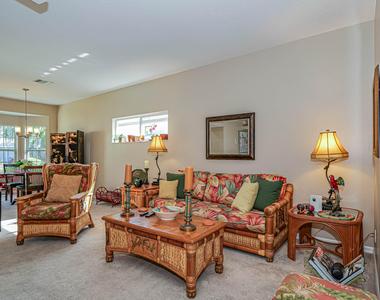 335 Hawthorne Lane - Photo Thumbnail 5