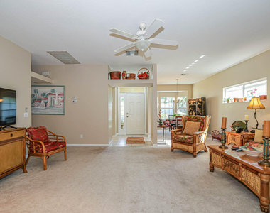 335 Hawthorne Lane - Photo Thumbnail 6