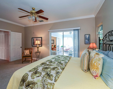 335 Hawthorne Lane - Photo Thumbnail 16