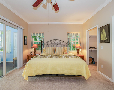 335 Hawthorne Lane - Photo Thumbnail 17