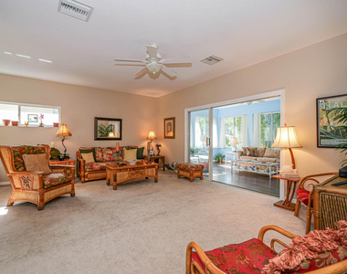 335 Hawthorne Lane - Photo Thumbnail 4