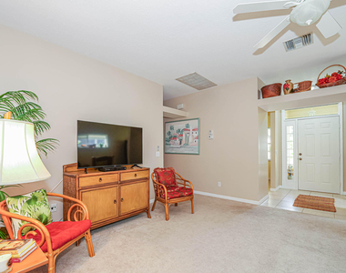 335 Hawthorne Lane - Photo Thumbnail 7