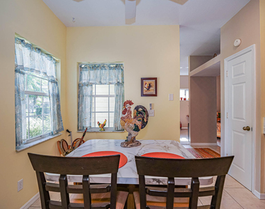 335 Hawthorne Lane - Photo Thumbnail 12