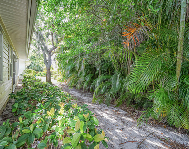 335 Hawthorne Lane - Photo Thumbnail 24