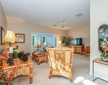 335 Hawthorne Lane - Photo Thumbnail 2