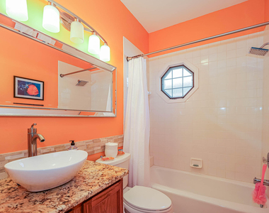 335 Hawthorne Lane - Photo Thumbnail 20