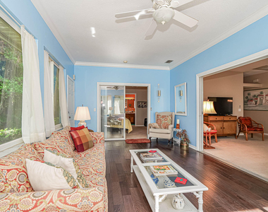 335 Hawthorne Lane - Photo Thumbnail 9