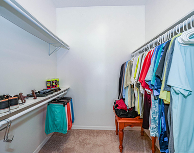 335 Hawthorne Lane - Photo Thumbnail 18